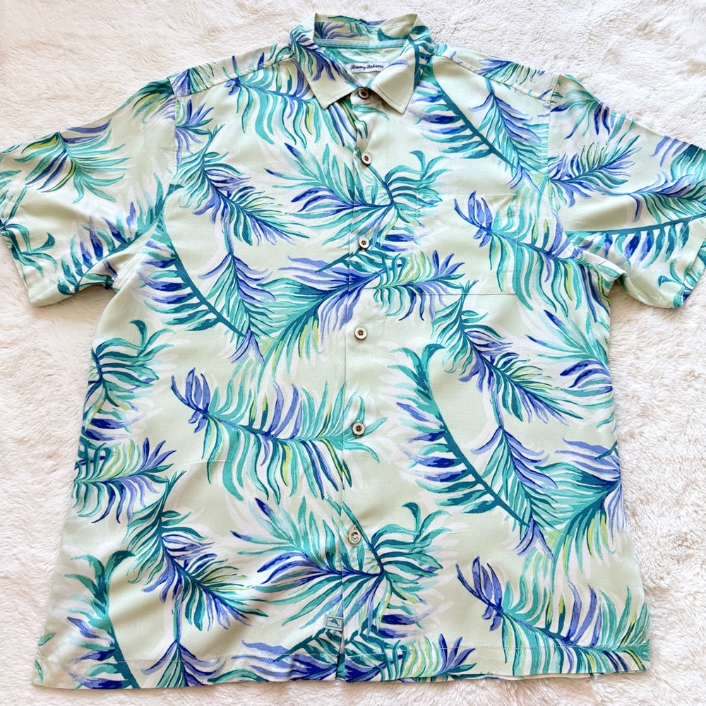 Tommy Bahama Alta Vista Fronds Short Sleeve Camp Shirt (Cali Lily)  size Xl